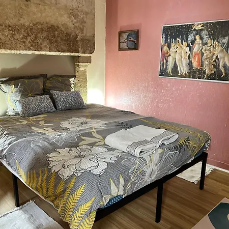 La Renaissance Apartment